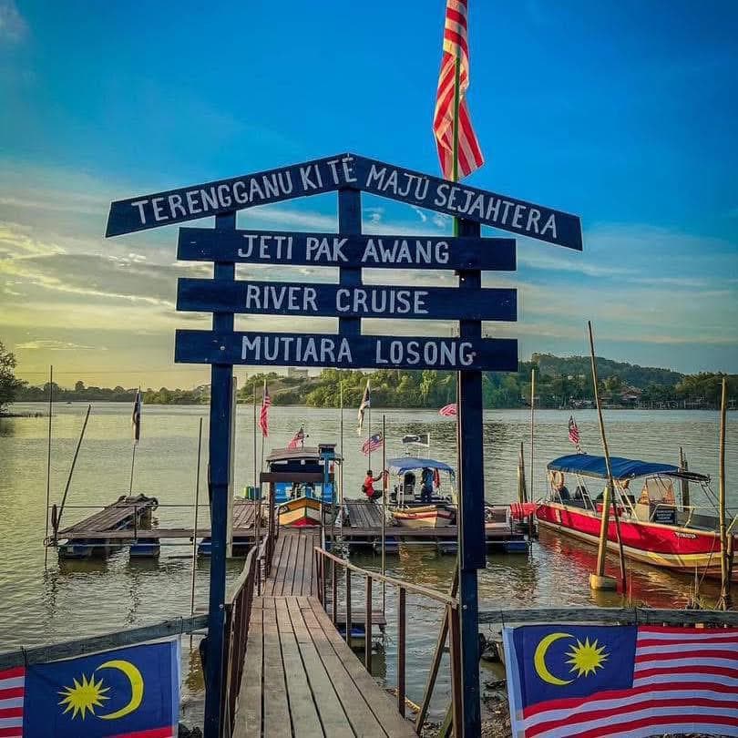 Pulau Warisan River Cruise dan Jeti Pak Awang River Cruise - pusat membeli-belah moden berhampiran homestay Kuala Terengganu