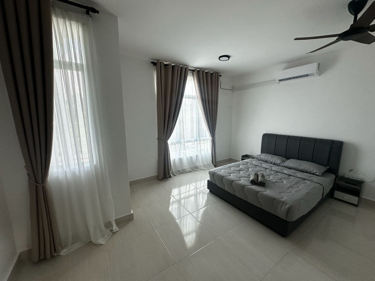 bilik tidur utama di homestay The KP Home Terengganu